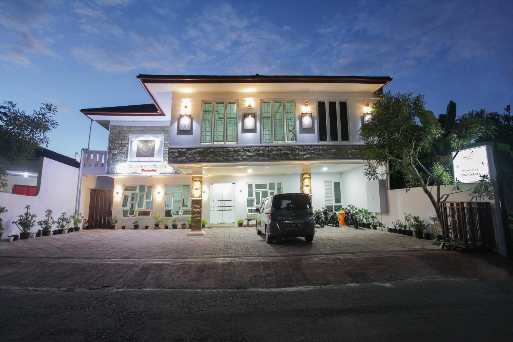 Banua Raya Homestay Yogyakarta Exterior photo